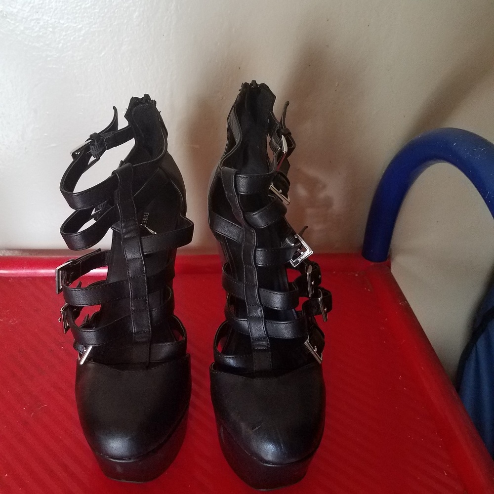 Shoe